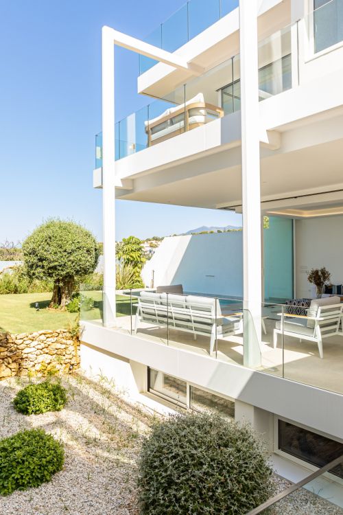 Luxury villa in Marbella ready to move in, Valdeolletas area, with private pool and sea views