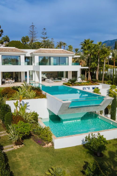 LUXURIOUS 6 BEDROOM CONTEMPORARY VILLA IN NUEVA ANDALUCIA