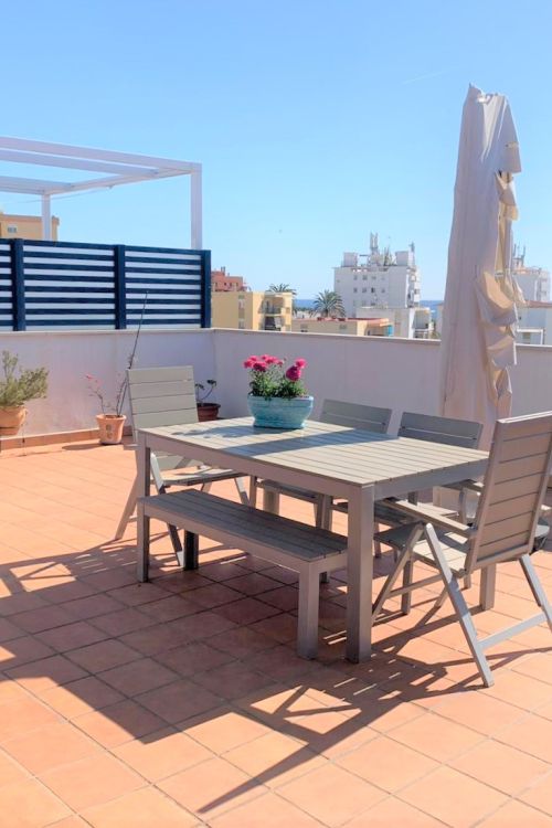 Luminoso ático con espectacular solárium y vistas panorámicas en  en el Puerto de Estepona¡
