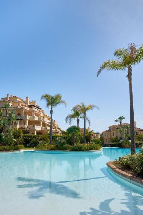 Duplex Penthouse te koop in Los Capanes del Golf, Benahavis
