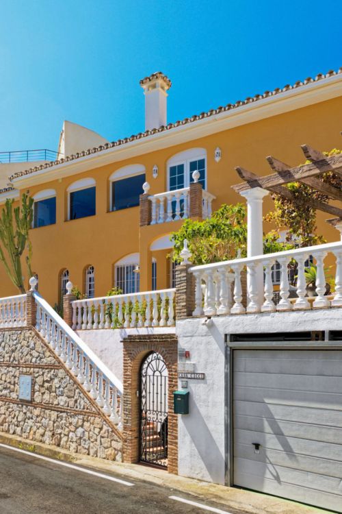 Precioso chalet de 5 dormitorios con apartamento independiente en Torremuelle