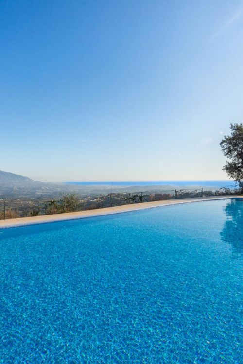 Town House for sale in La Mairena, Marbella East