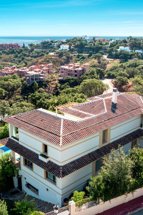 ¡Espectacular villa con hermosas vistas al mar, el valle, y el amanecer! En Marbella Este, Monte Elviria.