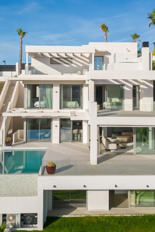 Brand new 5 bedroom villa with breathtaking views and infinity pool in Selwo, Estepona