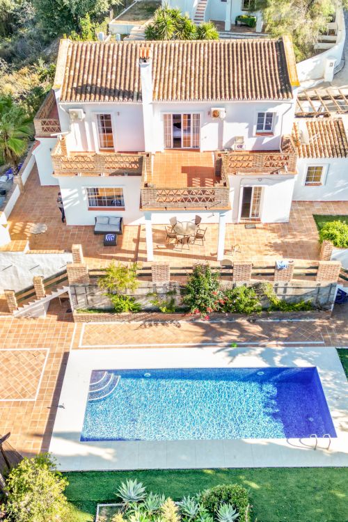 Hervorming kans; een vier slaapkamer, zuid west gericht villa in Elviria