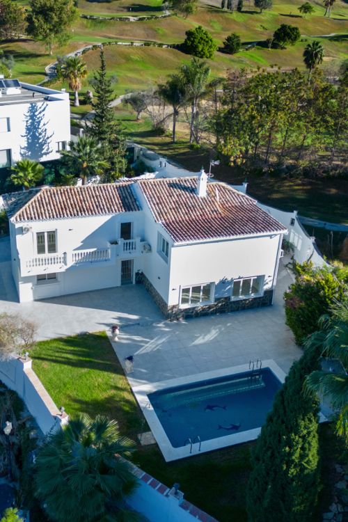 Villa for sale in Los Naranjos Golf, Nueva Andalucia