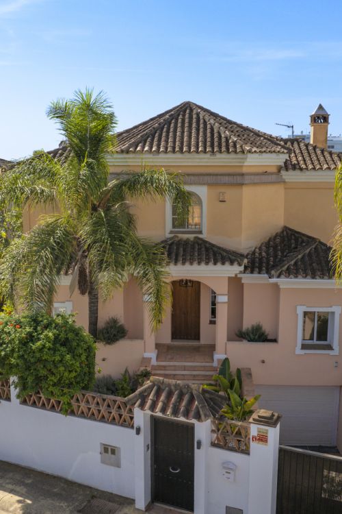 Villa for sale in Guadalmina Baja, San Pedro de Alcantara