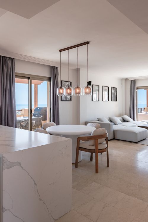 Kopen/huren! Spectaculair gelijkvloers penthouse met panoramisch uitzicht op zee in Hacienda del Señorio de Cifuentes, Benahavis.