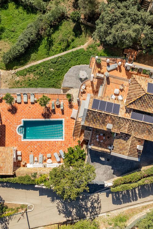 Prachtige Andalusische luxe villa met 4 slaapkamers en veel persoonlijkheid in El Madroñal, Benahavis