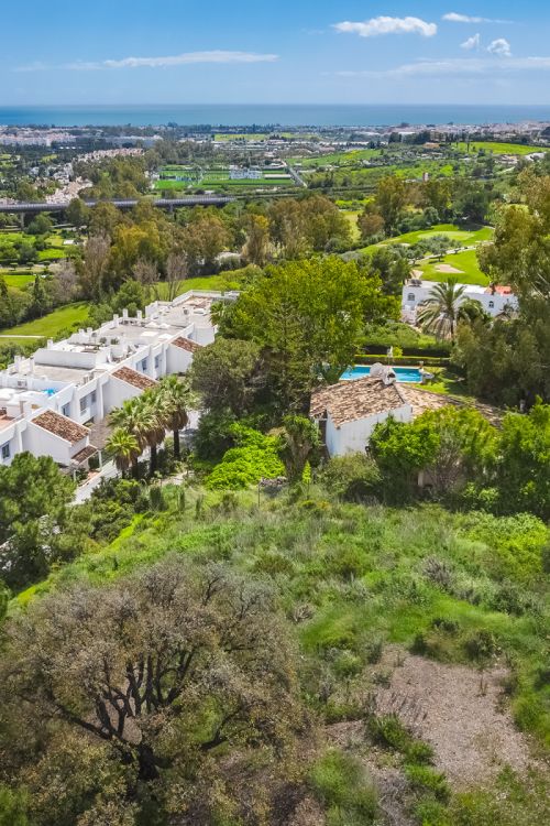 Perceel te koop in El Herrojo, Benahavis