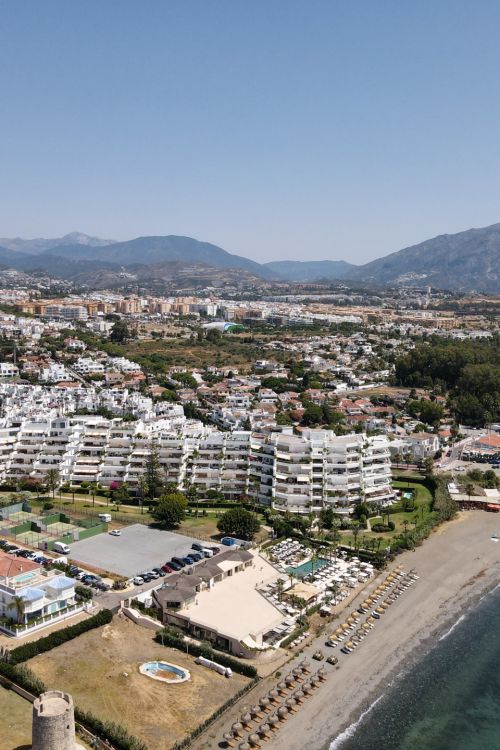 Totally Refurbished apartment with 4 bedrooms in Parque del Sol Guadalmina Baja