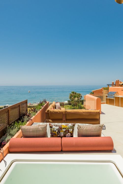 Exquisito ático dúplex en primera línea de playa en La Morera, Reserva de Los Monteros
