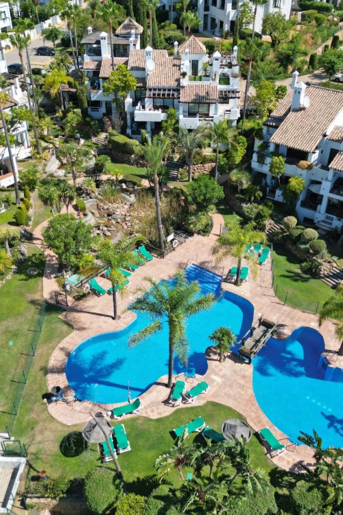 Town House for sale in Mirador del Paraiso, Benahavis