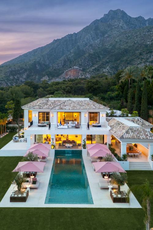 Fantastic contemporary villa with sea views