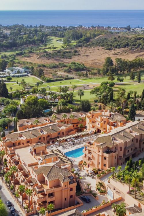 Magnífico apartamento dúplex de tres dormitorios situado en Urbanización Royal Marbella Golf Resort, Benahavis
