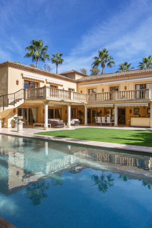 ESPECTACULAR VILLA DE LUJO DE 5 DORMITORIOS UBICADA EN NUEVA ANDALUCÍA