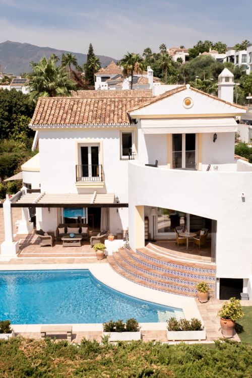 Villa Felisa - Detached Villa in El Paraiso Alto, Benahavis