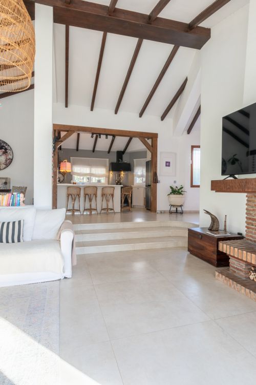 Charming & Artistic 4-Bedroom Villa in Atalaya