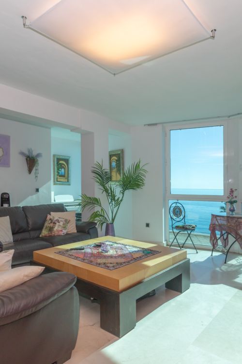 Beachfront apartment on Avd. España, Estepona