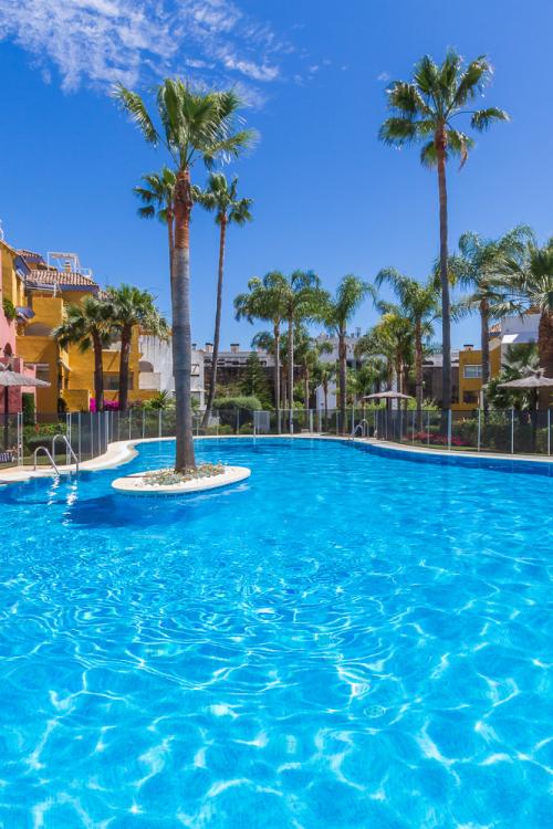 Elegant two bedroom, south-west facing apartment in the gated community El Infantado on Marbella’s Golden Mile