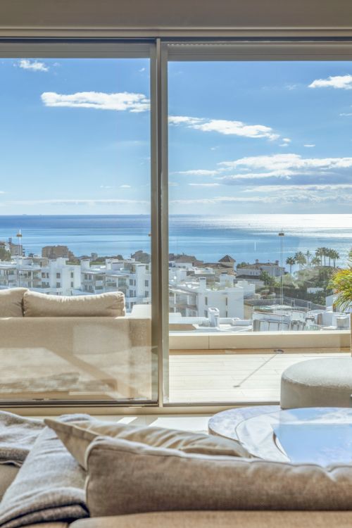 Modern 3 bedroom apartment with amazing sea views!