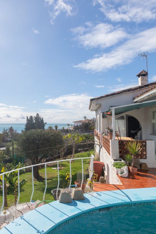 Villa with pool in Urb. Buenas Noches, Estepona