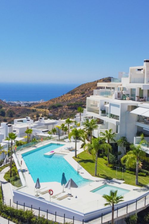 Beautiful two bedroom, south east facing apartment located in the exclusive Urbanisation Palo Alto