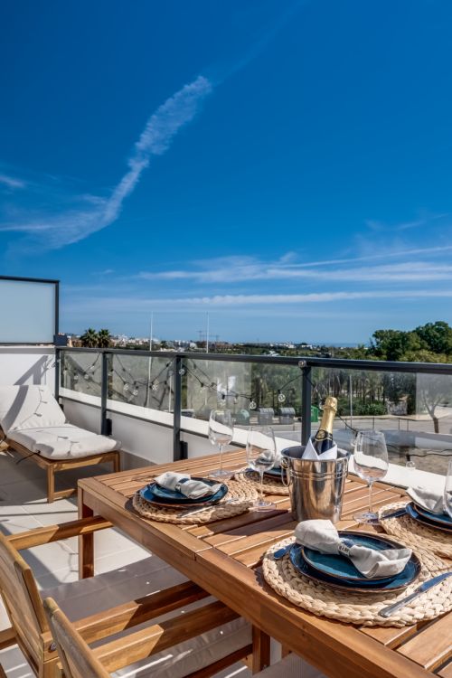 Luxury 1-Bedroom Penthouse with Stunning Sea Views in La Resina, Estepona