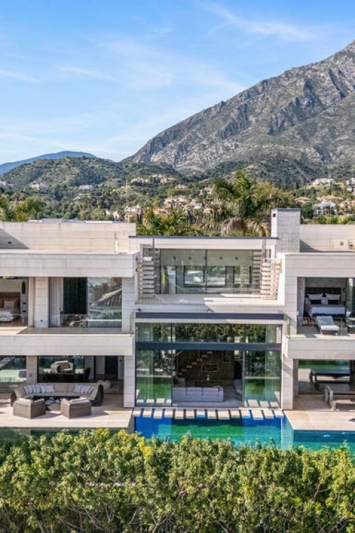 Luxury 7-Bedroom Villa in Nueva Andalucía with Panoramic Sea Views
