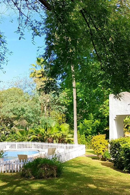 Spacious property for renovation in El Paraiso Medio , Estepona East