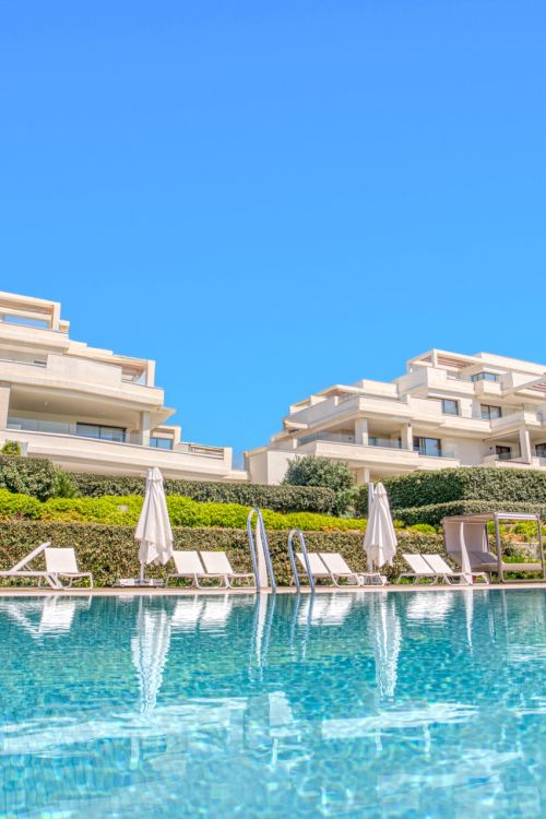 Luxurious four-bedroom duplex penthouse located in a beachfront community on Marbella’s prestigious New Golden Mile with sea views