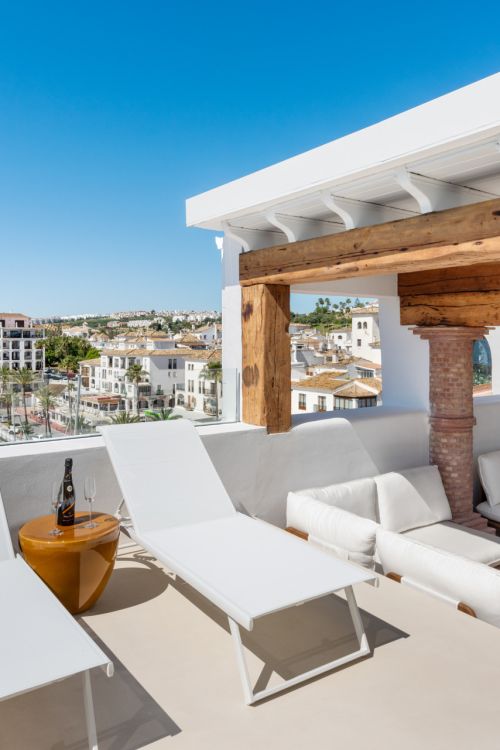 Exclusive Renovated Duplex Penthouse with Panoramic Views in Puerto La Duquesa