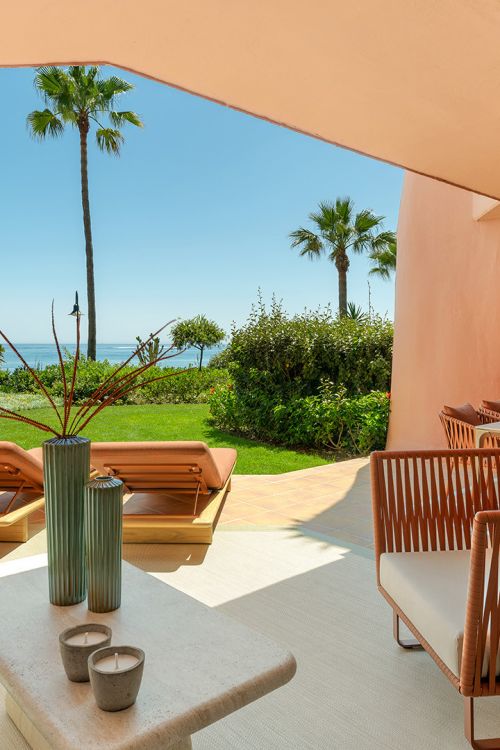 Beachfront Ground Floor Apartment with Direct Sea Views