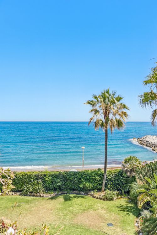 Exclusive Beachfront Two-Bedroom South-Facing Apartment with Sea Views in La Herradura, Marbella