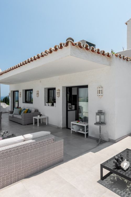 Ático elegante con vistas impresionantes en Coto Real, Milla de Oro de Marbella