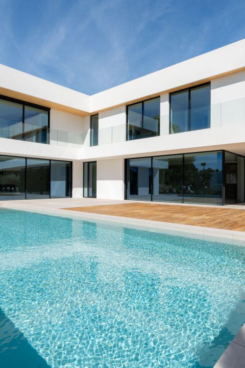Immaculate Contemporary 6-Bedroom Villa – First Ownership, Prime Location Near Ibiza Port