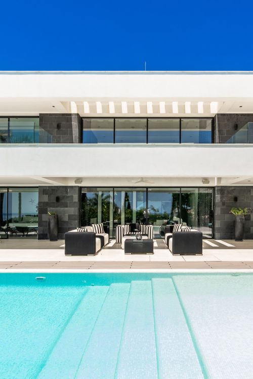 Espectacular villa de nueva contrucción con vistas al mar y al golf