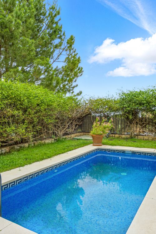 Beautiful, south west facing, two bedroom Villa located in the tranquil hills of the Sierra Blanca Country Club