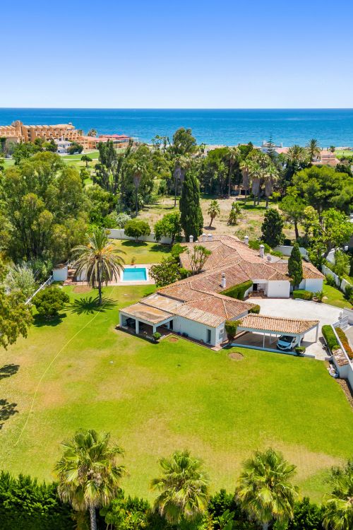 An excellent investment opportunity located in Guadalmina Baja, just five minutes from the beach!