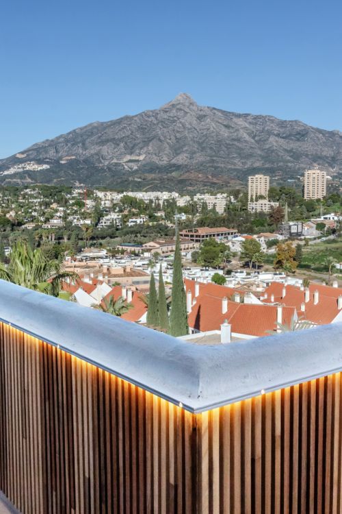 Increíble, hermoso ático de dos dormitorios en la comunidad cerrada de Jardines de Andalucía, Nueva Andalucia