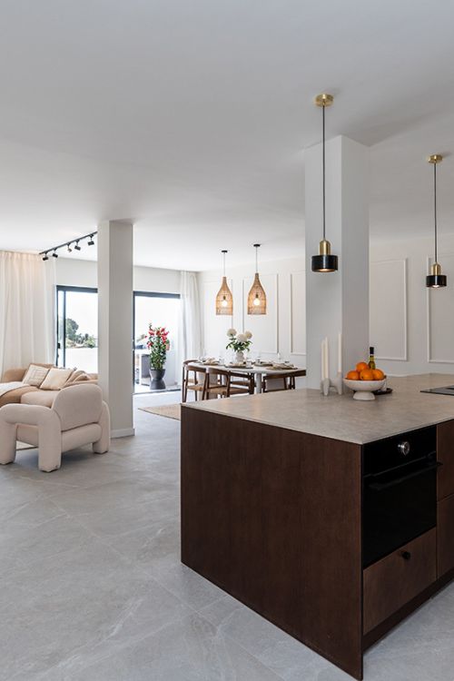 Apartamento reformado y super amplio con vistas al mar, golf y montaña en La Quinta Golf, Benahavis