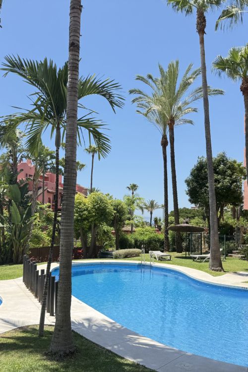 Apartment with sea views in Guadalmansa.