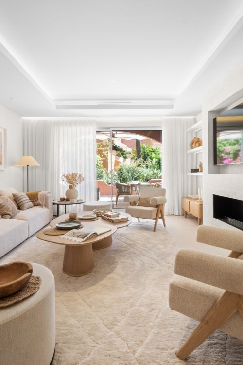 Turnkey Luxe 3-slaapkamer herenhuis in El Palmeral, Nueva Andalucia