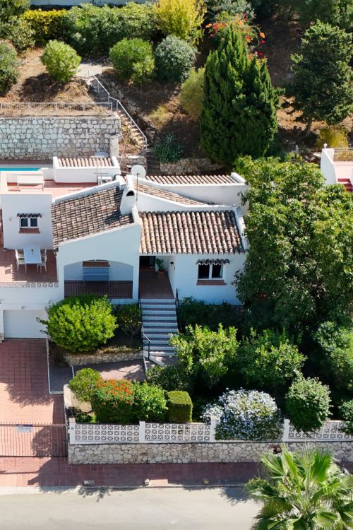 **Hermoso Chalet de Una Planta con Piscina Privada – Fuengirola / Cerros del Águila**