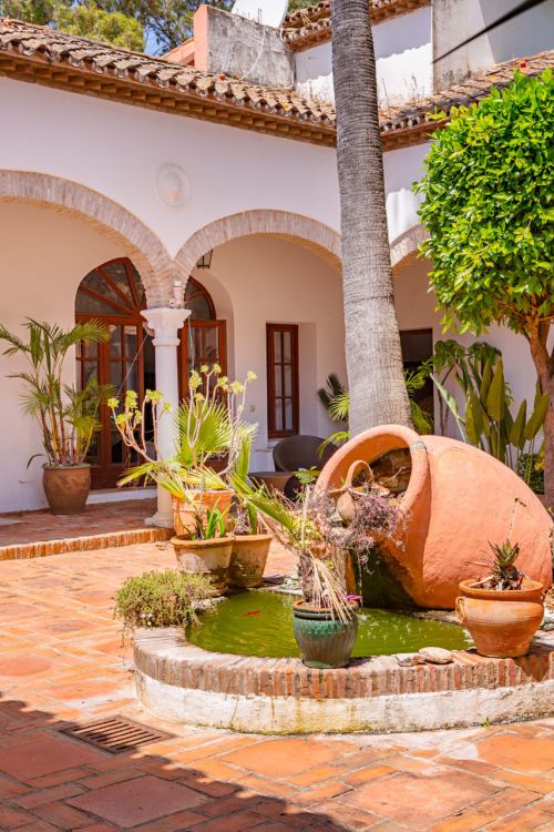 De iconische Roman Oasis — Casares Costa