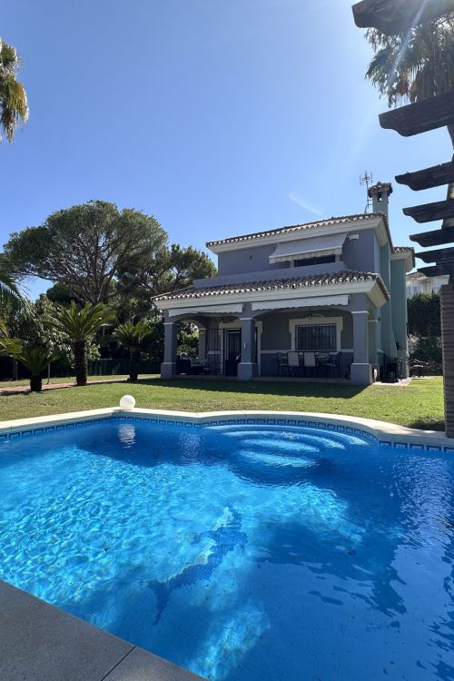 Villa te koop in Estepona