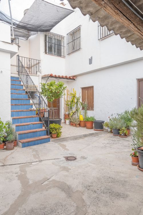 Amplia Casa Adosada con 6 Dormitorios en el Casco Antiguo de Estepona