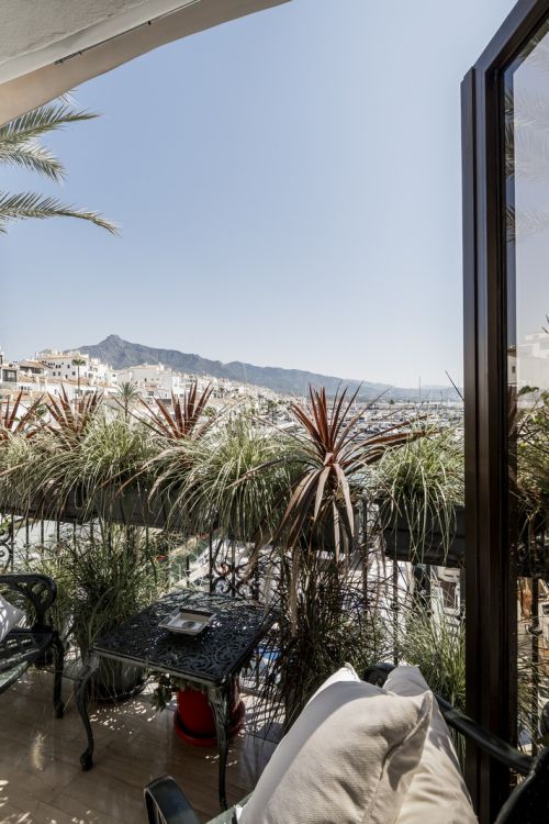 Vida de Prestigio y Oportunidad de Inversión en el Corazón de Puerto Banús