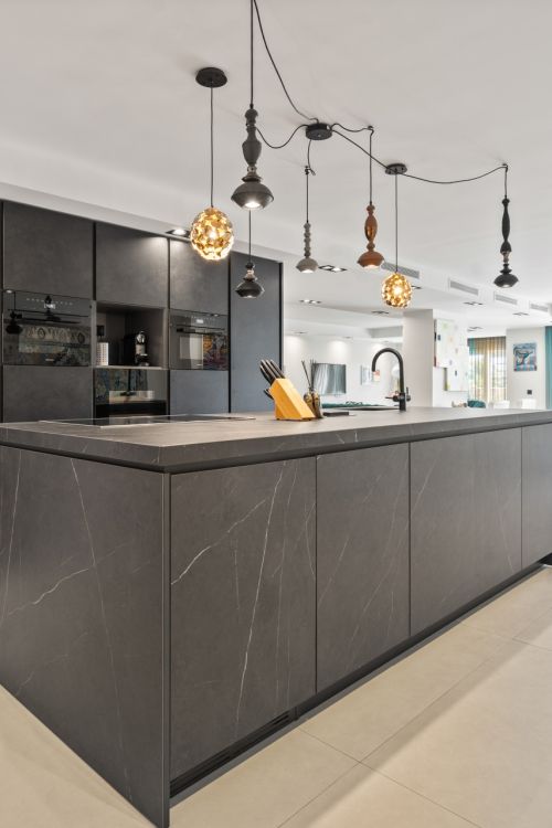 Stunning Fully Renovated 4-Bedroom Apartment in Playas del Duque – Puerto Banús