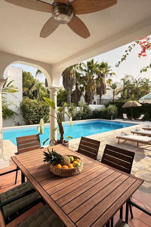 Villa te koop in El Paraiso Playa, Estepona Oost